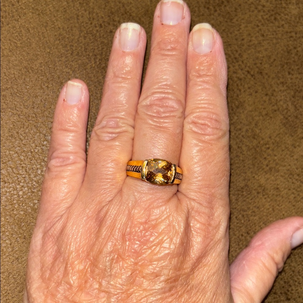 Golden brown stone with golden band with silver design